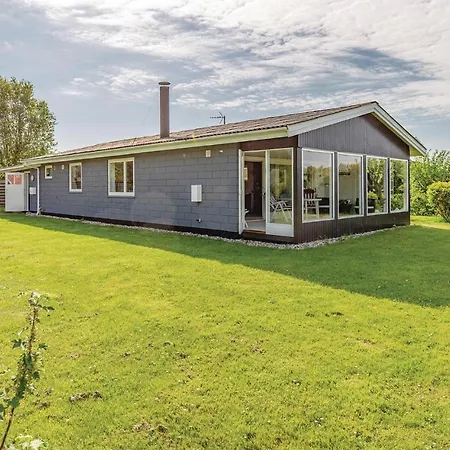 Two-bedroom Holiday In Holiday home *